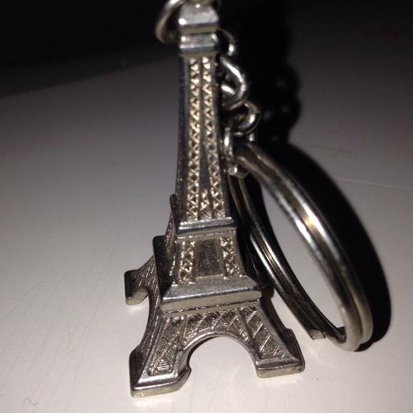 grey key chain Eiffel Tower