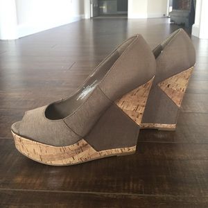 🌰Mocha peep toe wedges🌰