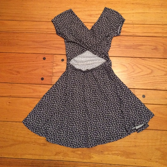 Brandy Melville Dresses & Skirts - Brandy Melville floral cross back dress