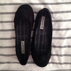 ❁NWOT black flats