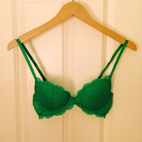 ✨ Sale ✨ Victoria's Secret Green Lace Bra
