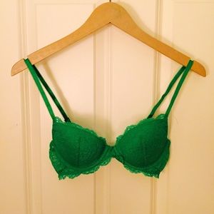 ✨ Sale ✨ Victoria's Secret Green Lace Bra