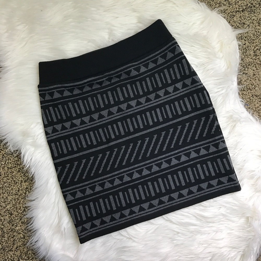 [Forever 21] Sweater Tribal Skirt