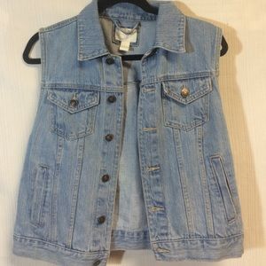 forever21 sleeveless light wash denim vest