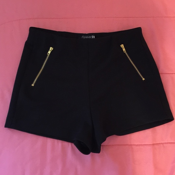 Forever 21 Dresses & Skirts - Forever 21 high waisted black shorts