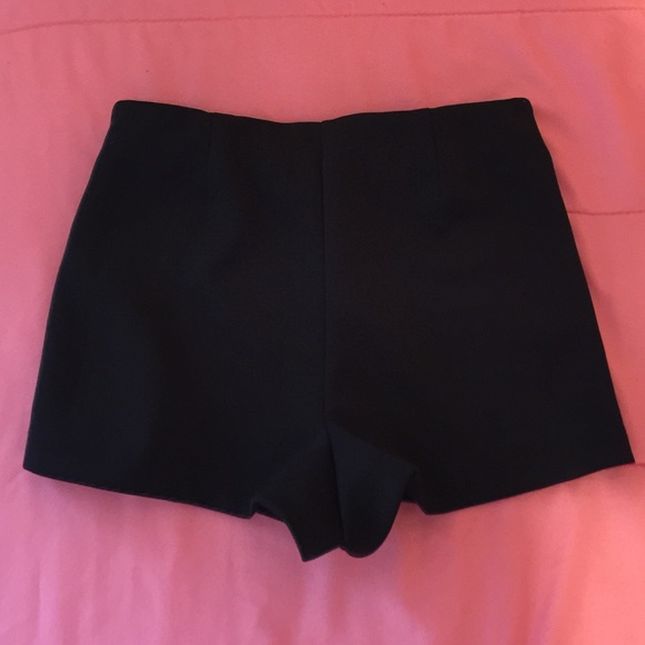 Forever 21 high waisted black shorts - Picture 2 of 4