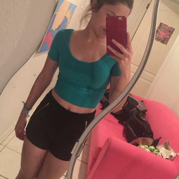 Forever 21 high waisted black shorts - Picture 3 of 4