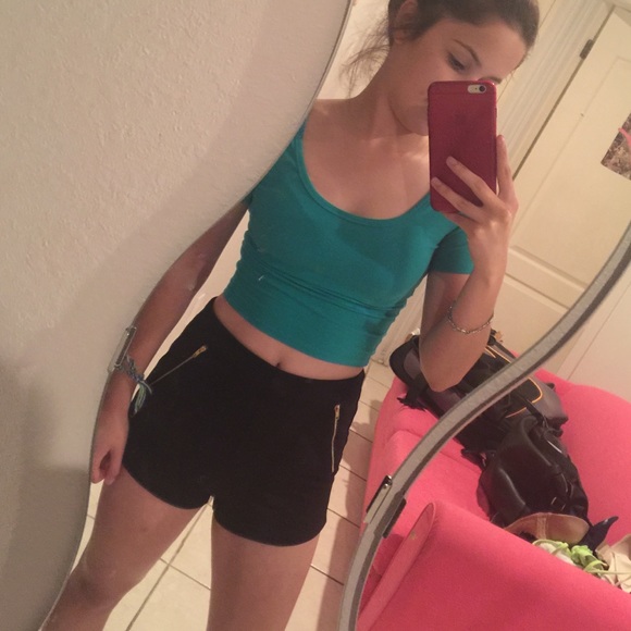 Forever 21 high waisted black shorts - Picture 4 of 4