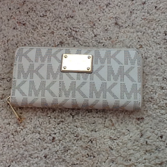 MK matching wallet