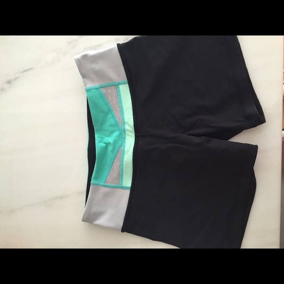 lululemon athletica Other - Lululemon Groove Shorts Regular Sz 6