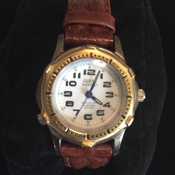 Illuminated leather band watch - Picture 2 of 2