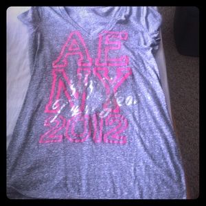 American eagle XL v-neck shirt