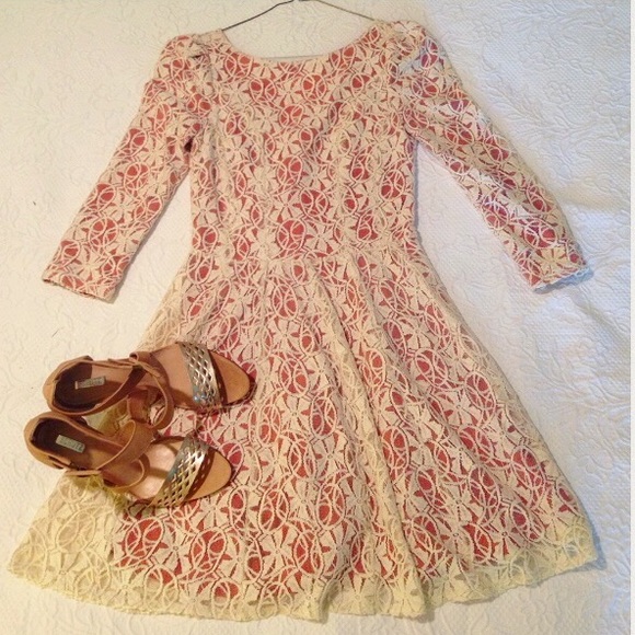 Pretty lace dress!