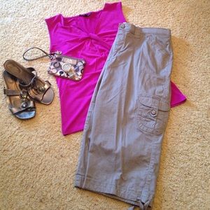 Light gray capri pants.