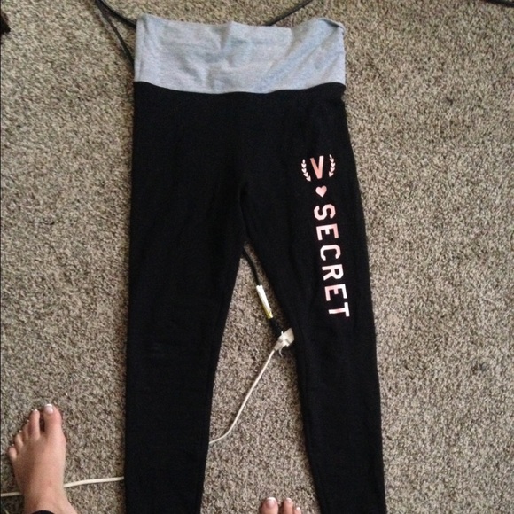 VS Yoga leggings only worn once , very comfotable