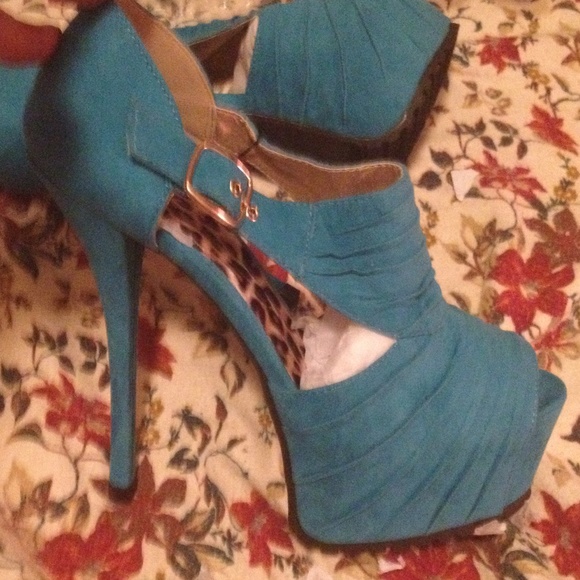 Sold Turquoise sexy heels NWT - Picture 3 of 4