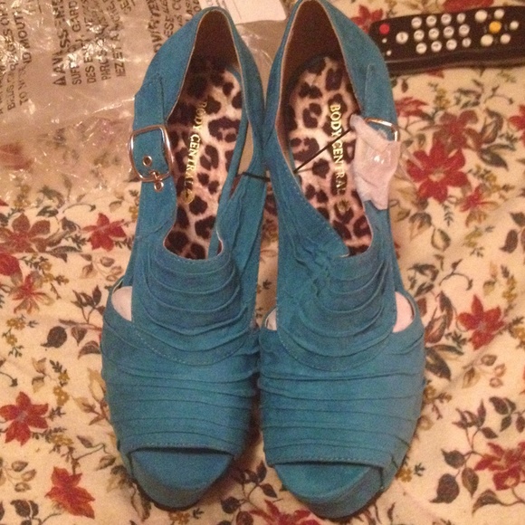 Sold Turquoise sexy heels NWT - Picture 4 of 4