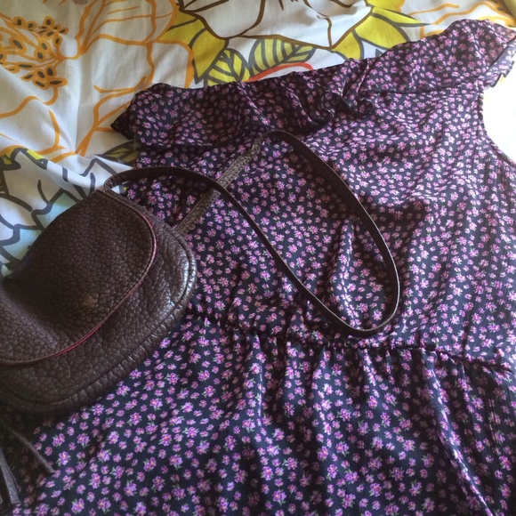 Cute one shoulder top!