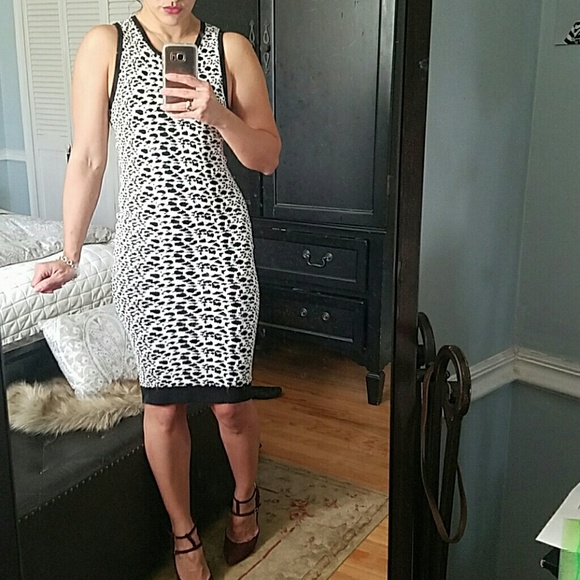 (Very) Form fitting black & white dress - Picture 3 of 4