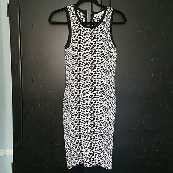 (Very) Form fitting black & white dress - Picture 4 of 4