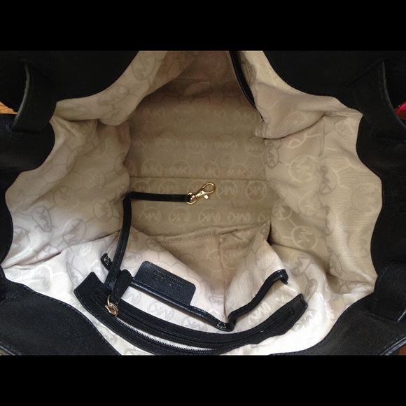 Michael Kors Hamilton Purse - Picture 3 of 3