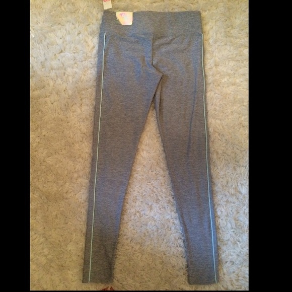 NEW vs pink legging (ultimate leggings) - Picture 3 of 4