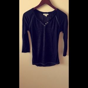 black sleeves/ gray baseball tee.