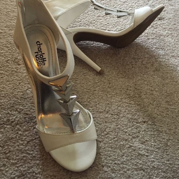 Shoes - Picture 3 of 4