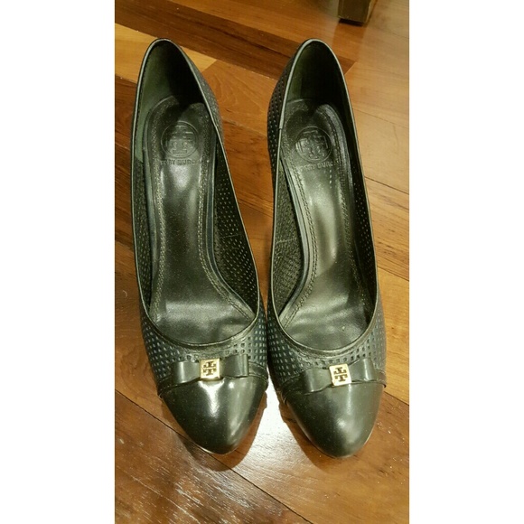 Tory Burch Perforated Dolly Pump (Navy/Black) - Picture 1 of 4