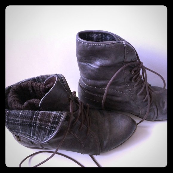 Combat boots