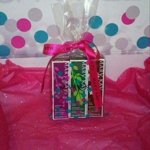 Mary Kay Little Gifts Lip Balm Trio