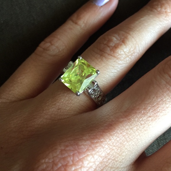 Lia Sophia Appletini ring
