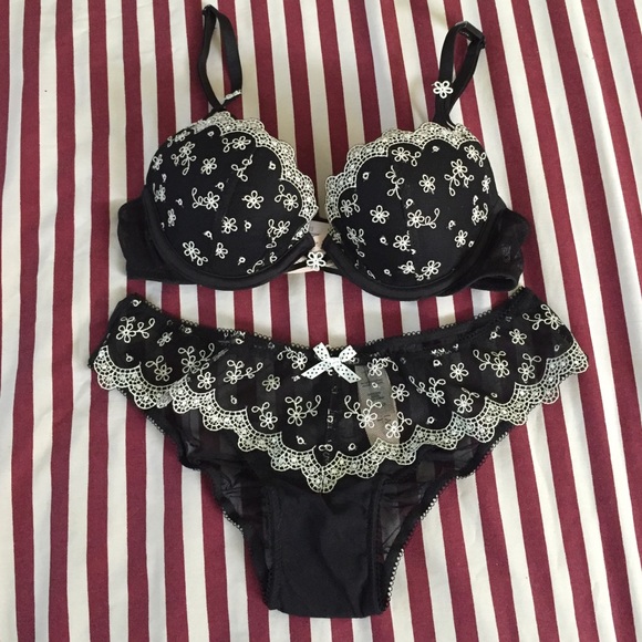 Victoria's Secret Bra & Panty Set