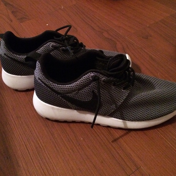 Nike roshe runs. Size 3.5Y (5.5 women's)