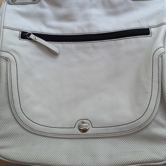 Kenneth Cole Reaction Leather Bag - Picture 4 of 4
