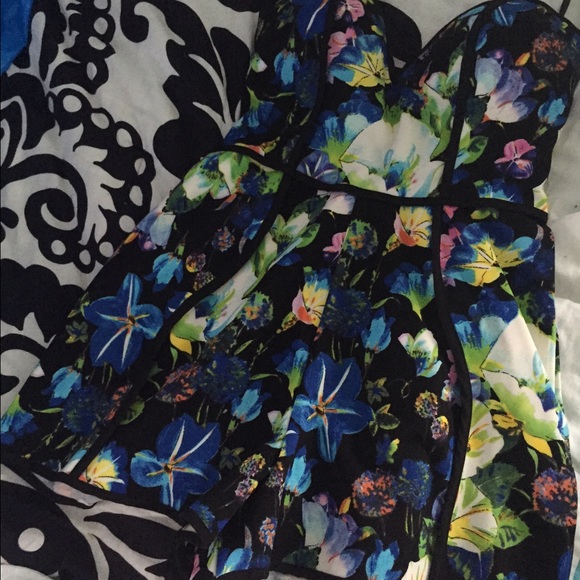 Floral LF strapless romper - Picture 2 of 3