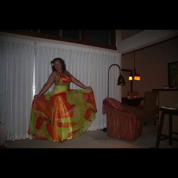 Dress - Picture 3 of 3