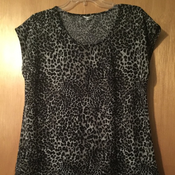 Gray leopard top / tunic
