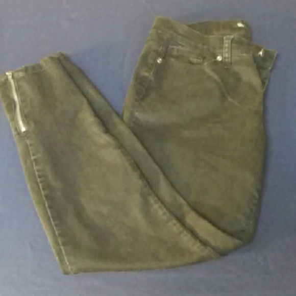 Black forever 21 pants with zipper at the bottom