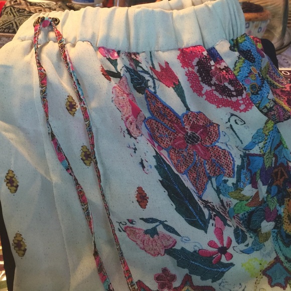 Drawstring floral shorts - Picture 4 of 4
