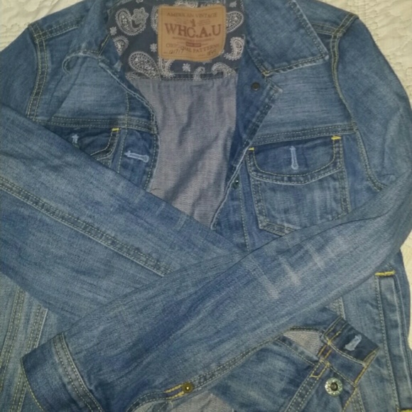 A jean jacket - Picture 2 of 2