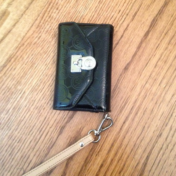 Michael kors iPhone 4 or 4s wallet