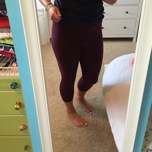 Burgundy cropped leggings