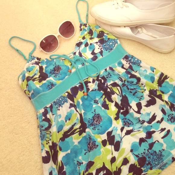 Blue flower tank