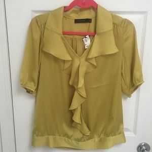 A blouse perfect to wear to work or to go out!