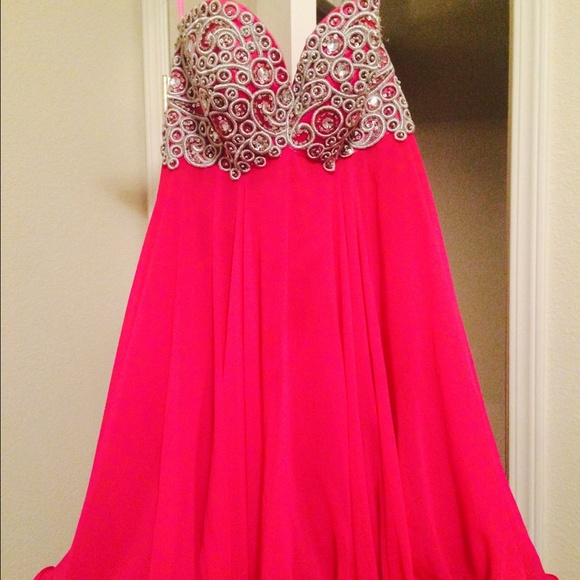 Short prom/ homecoming dress with detailing