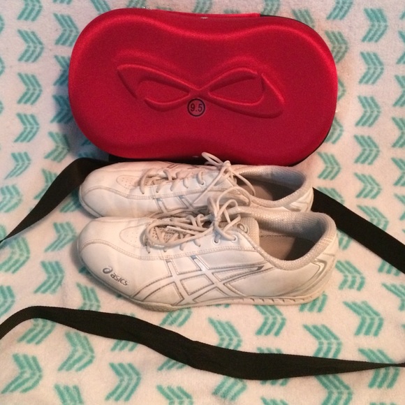 Cheer shoes (asics) cheer bag (nfinity)