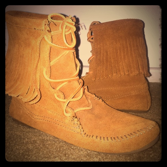 Minnetonka Moccasins size 6