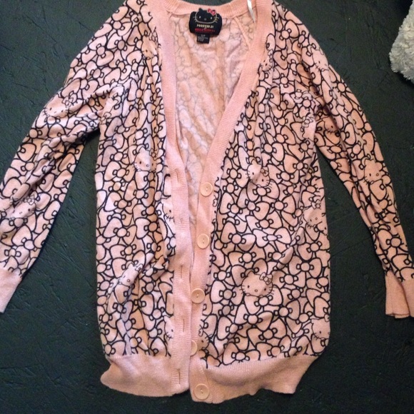 Forever 21 hello kitty sweater