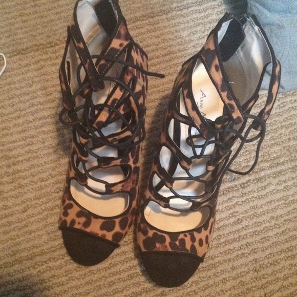 Heels - Picture 1 of 3